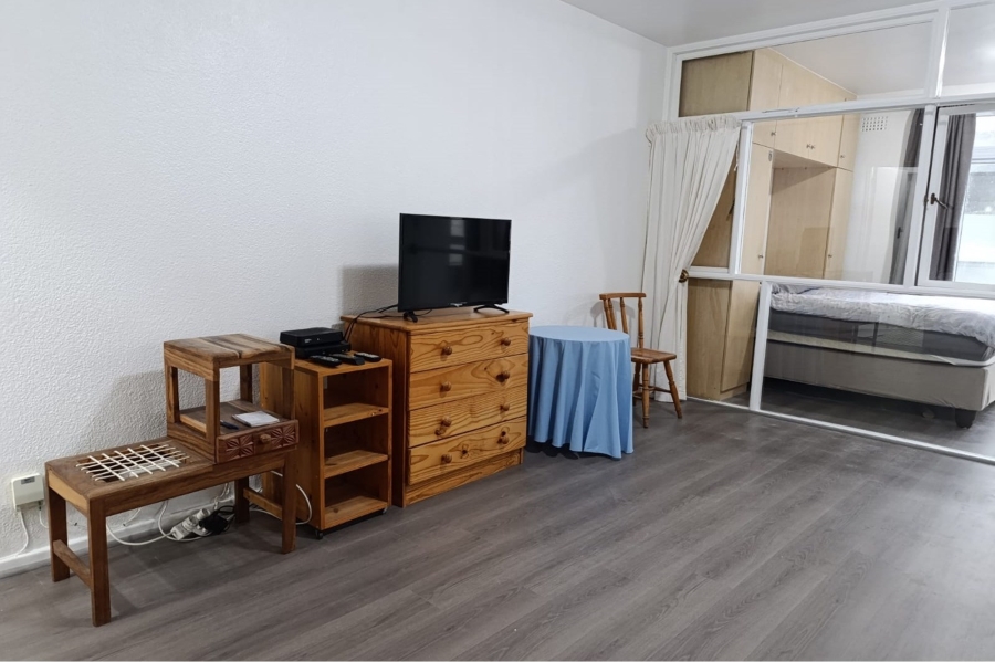 1 Bedroom Property for Sale in Sea Point Western Cape